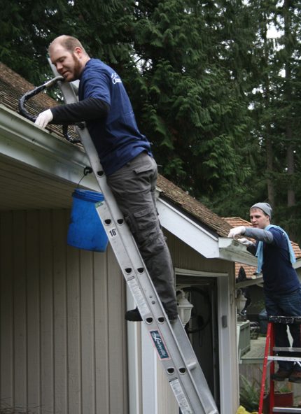 Chinook Services roof gutter cleaning in Seattle WA, Bellevue WA, Redmond WA, Issaquah WA, Sammamish WA, Snohomish WA, Lake Stevens WA