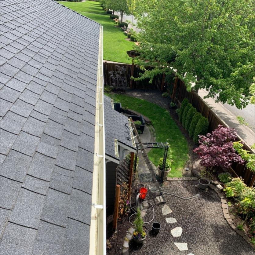 Chinook Services shows Mercer Island gutter cleaning after job complete pictured.