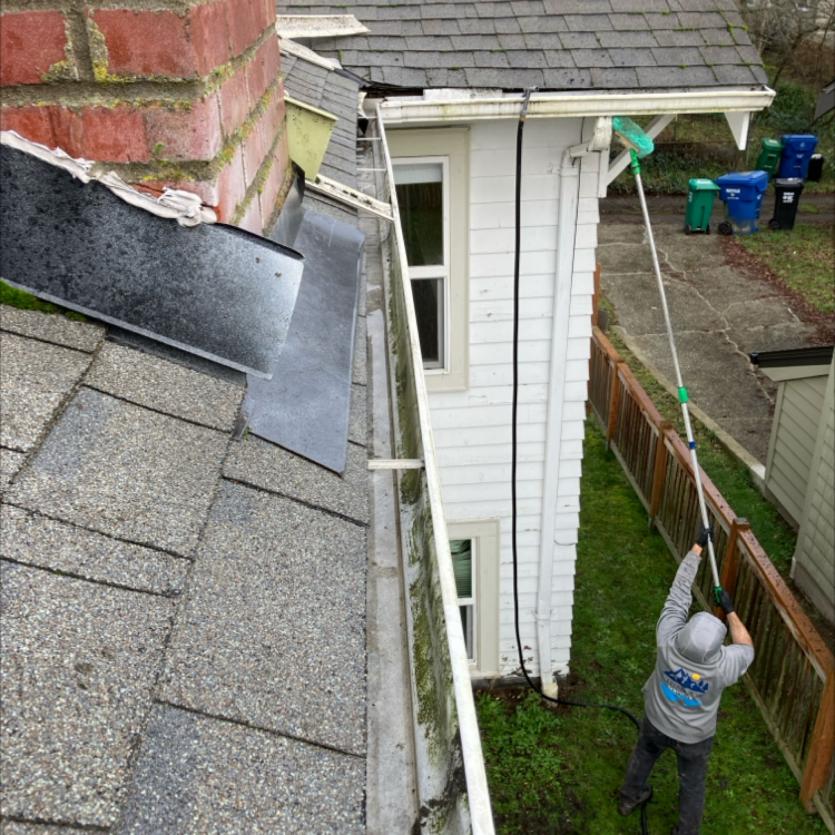 Gutter whittening front cleaning service image Seattle, WA