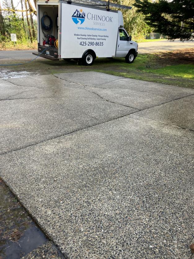 Exterior cleaning service truck in Everett Seattle area