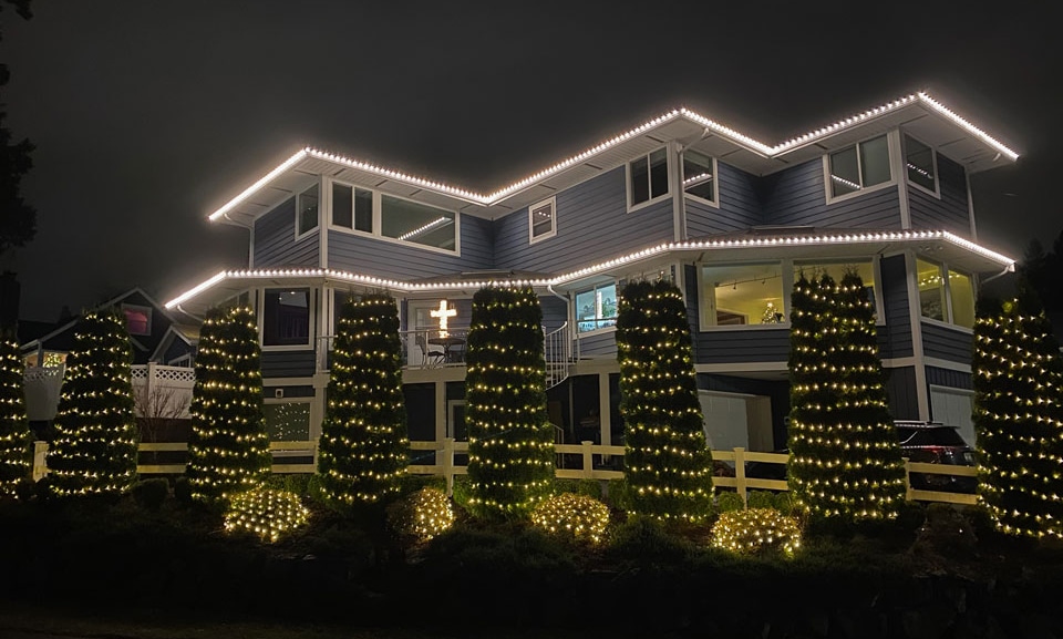 C-7 warm white with six inch spacing and mini light on shrubs installed on gutter exterior and roof lines of Redmond, WA home