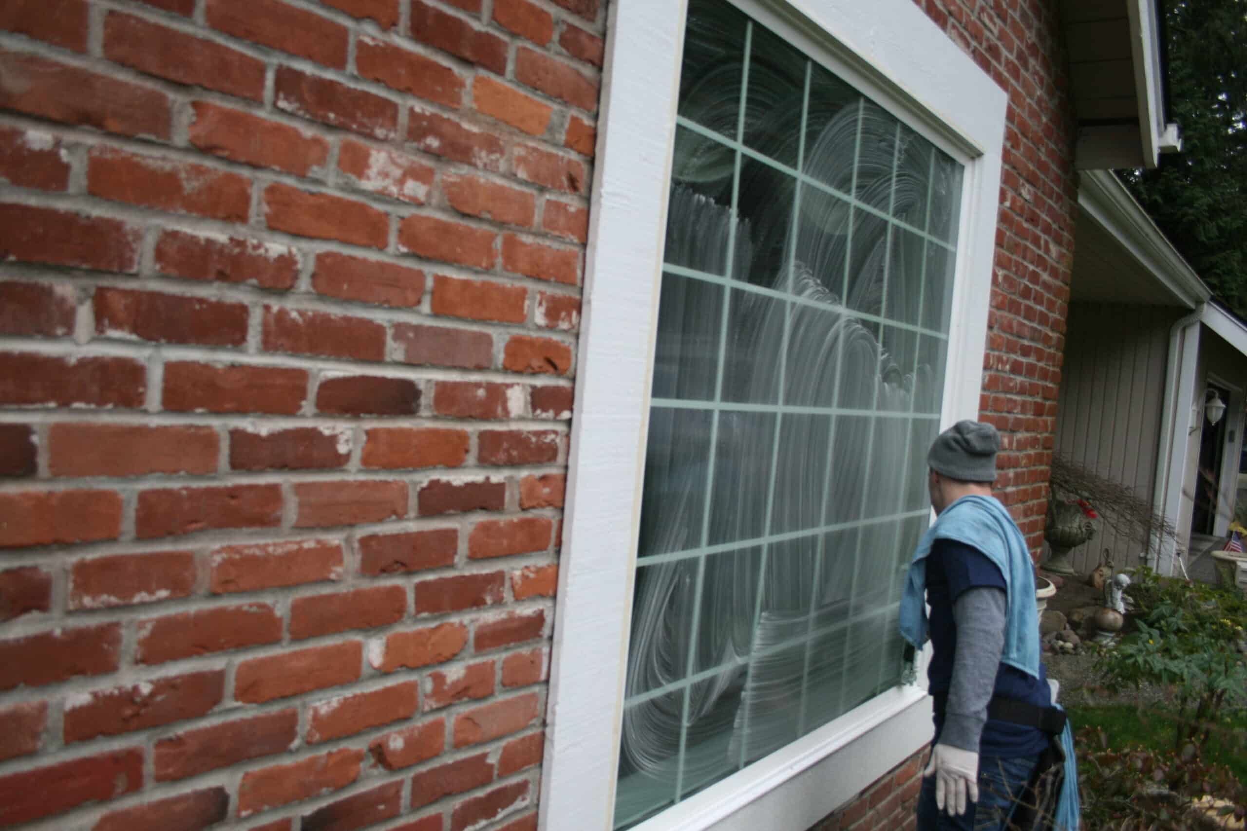 Cleaning outside windows in Cottage Lake