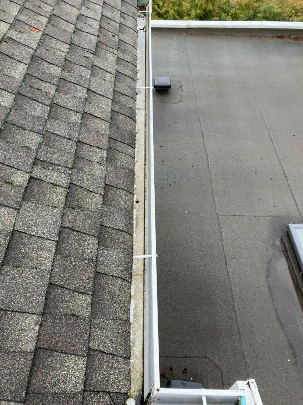 Gutter cleaning single family home in Klahanie community.