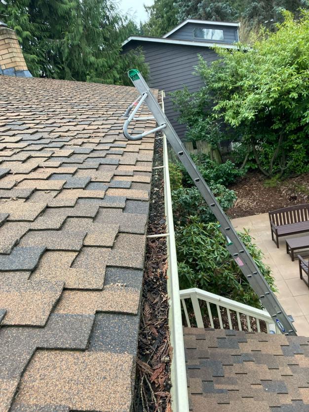 Gutter cleaning services before clean out in Sammamish, WA Chinook Services