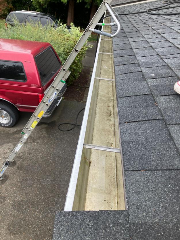 Gutter cleaning service in Sultan