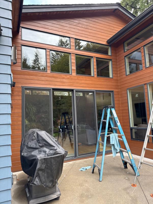 Window cleaning large home in Woodinville, WA