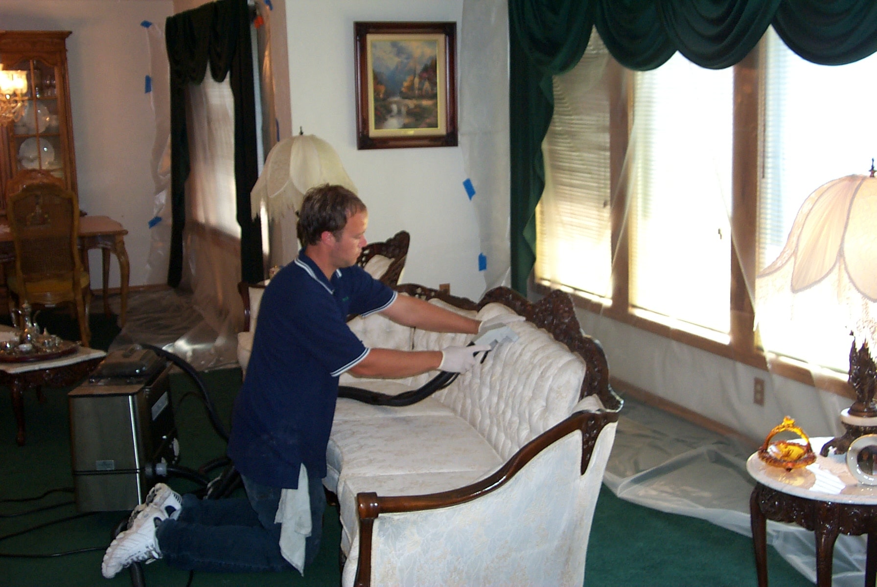 Cleaning carpet and upholstery in Paine Field located in Everett, WA