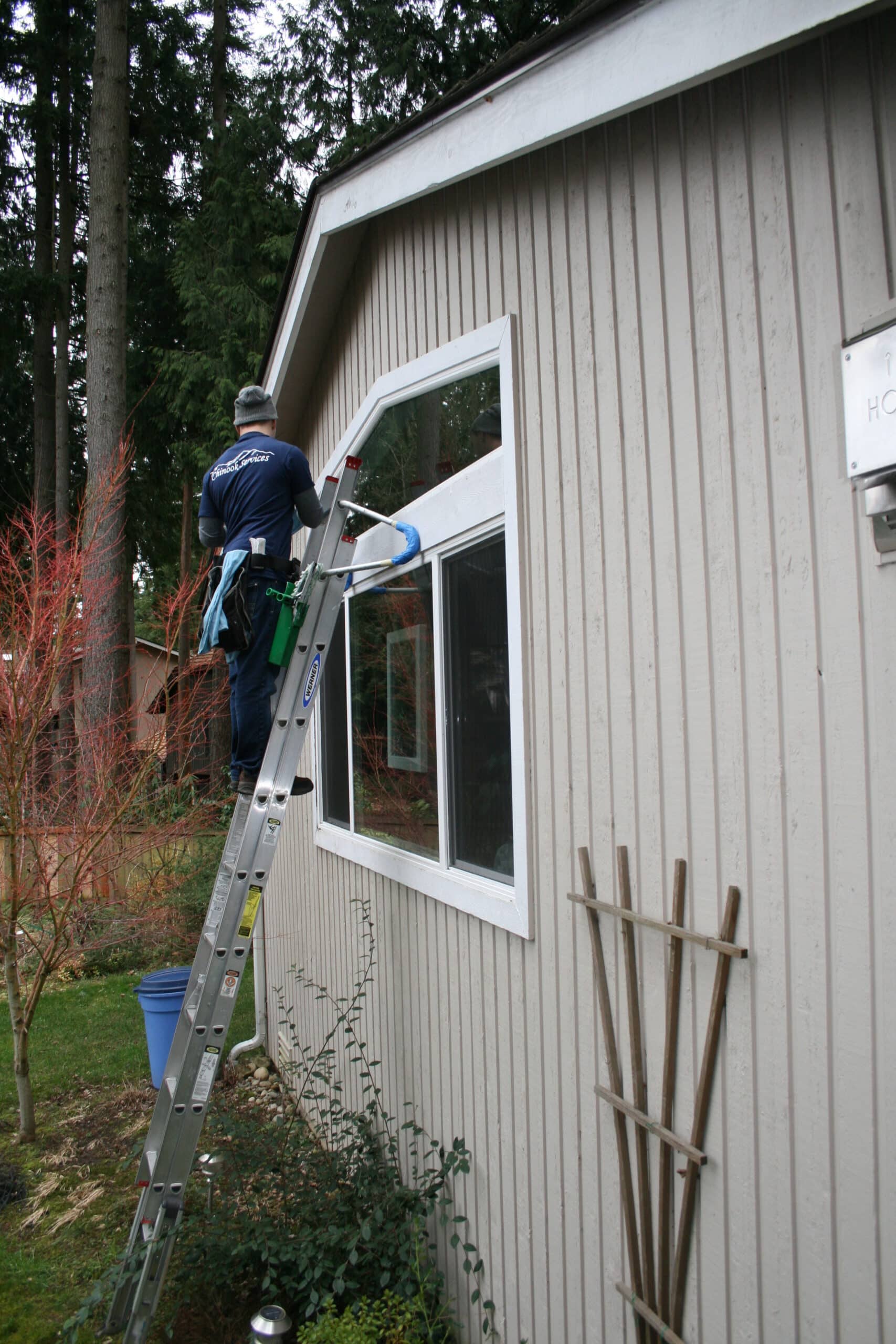 Cleaning window in Laurelhurst