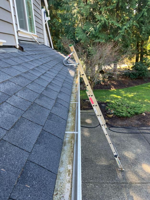 Cleaning gutters and clogs Monroe, WA home