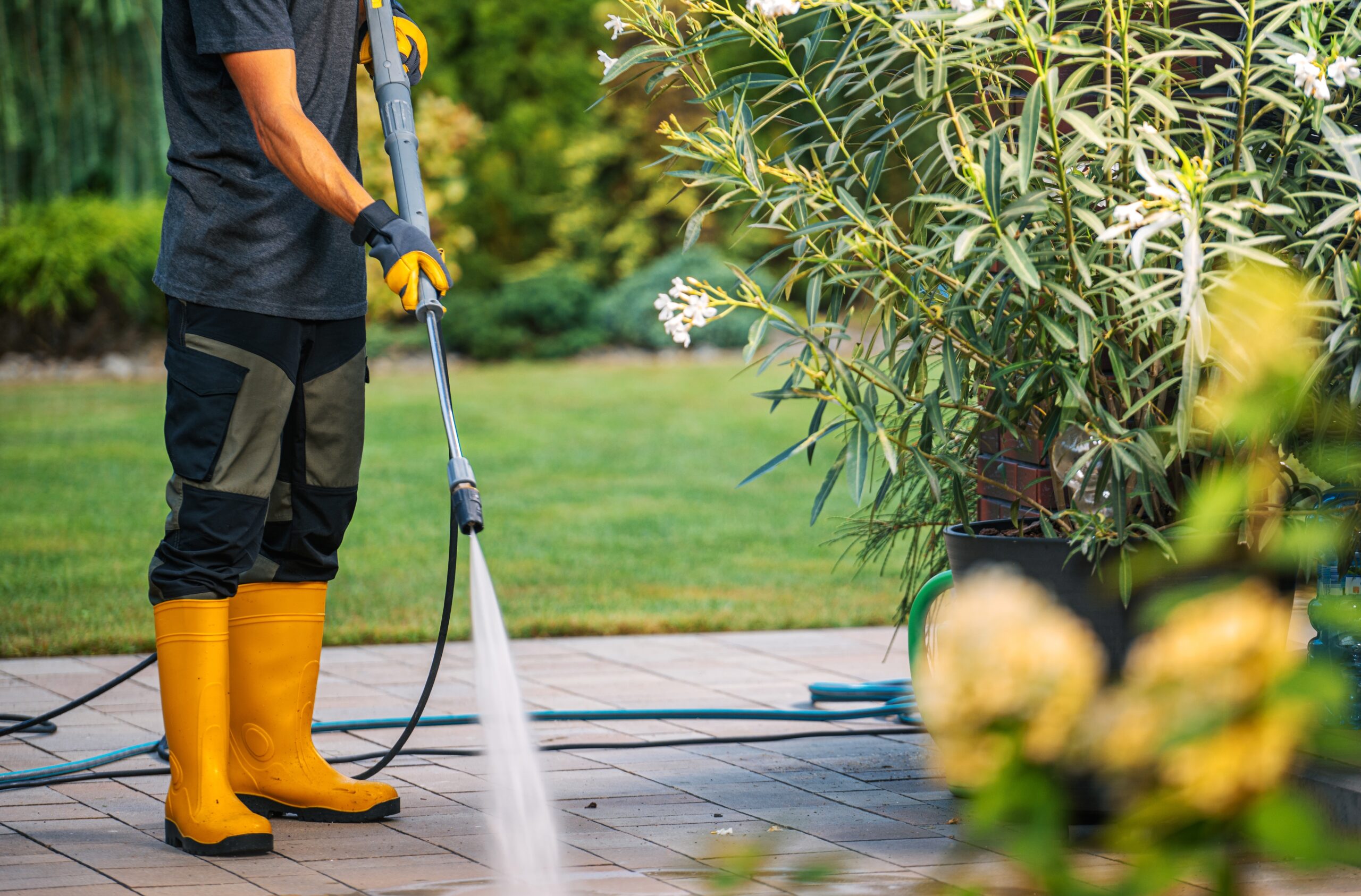 Pressure washing driveway in Windermere neighborhood