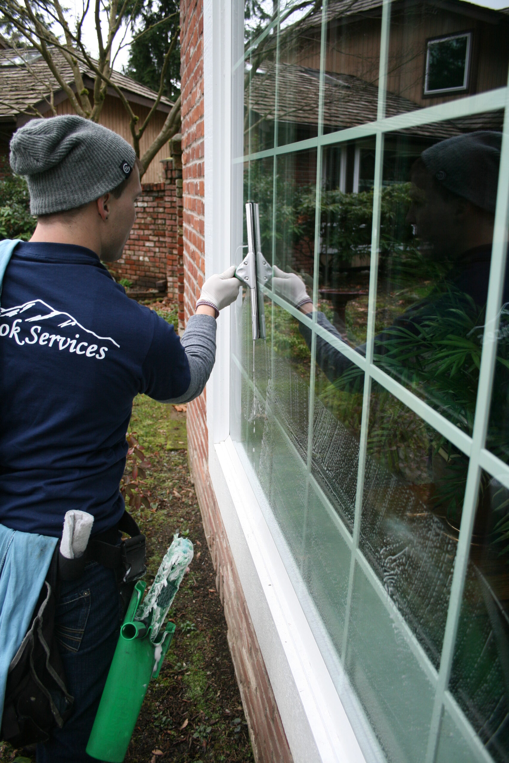 Exterior window cleaning Ravenna neighborhood of Seattle, WA
