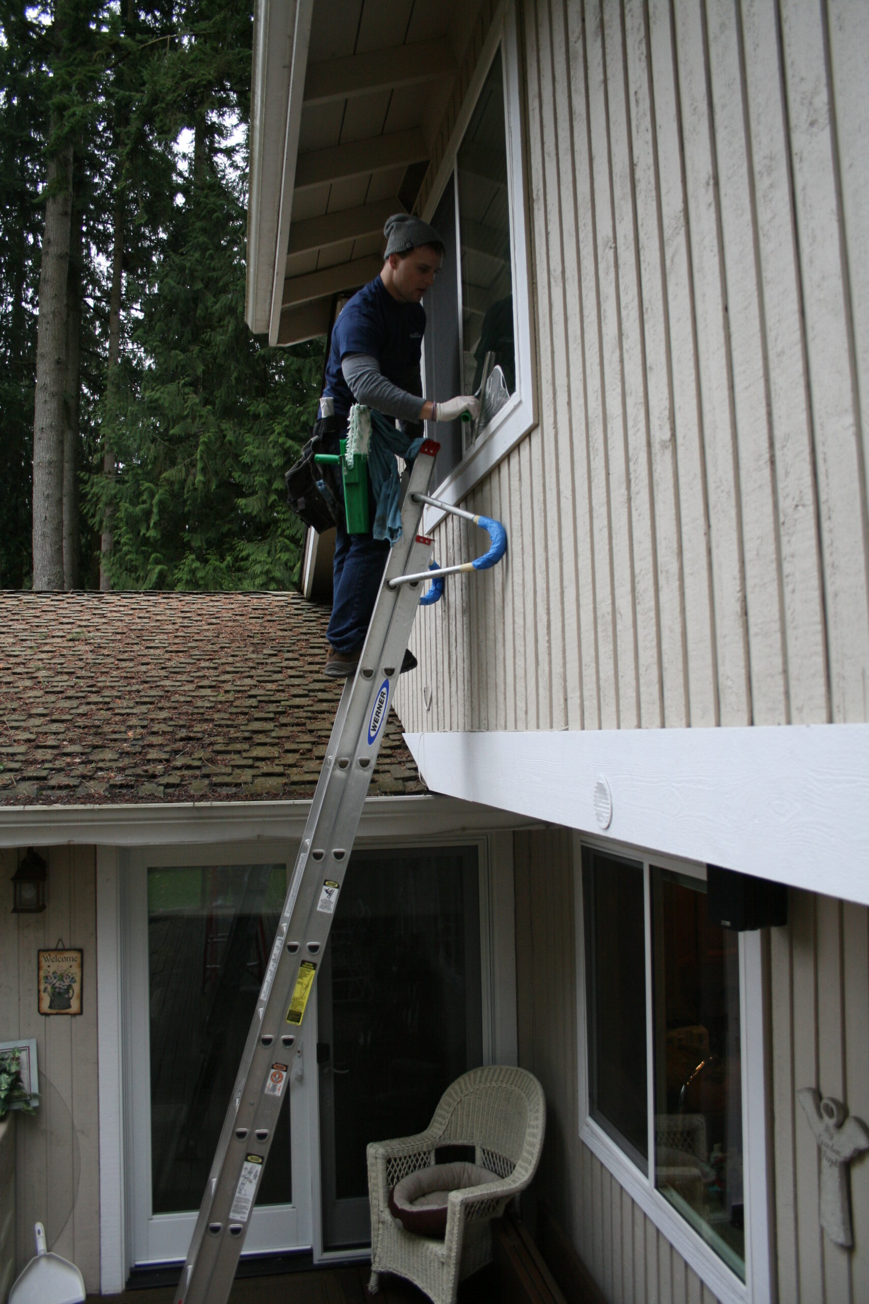Using ladder cleaning tall windows in Windermere neighborhood