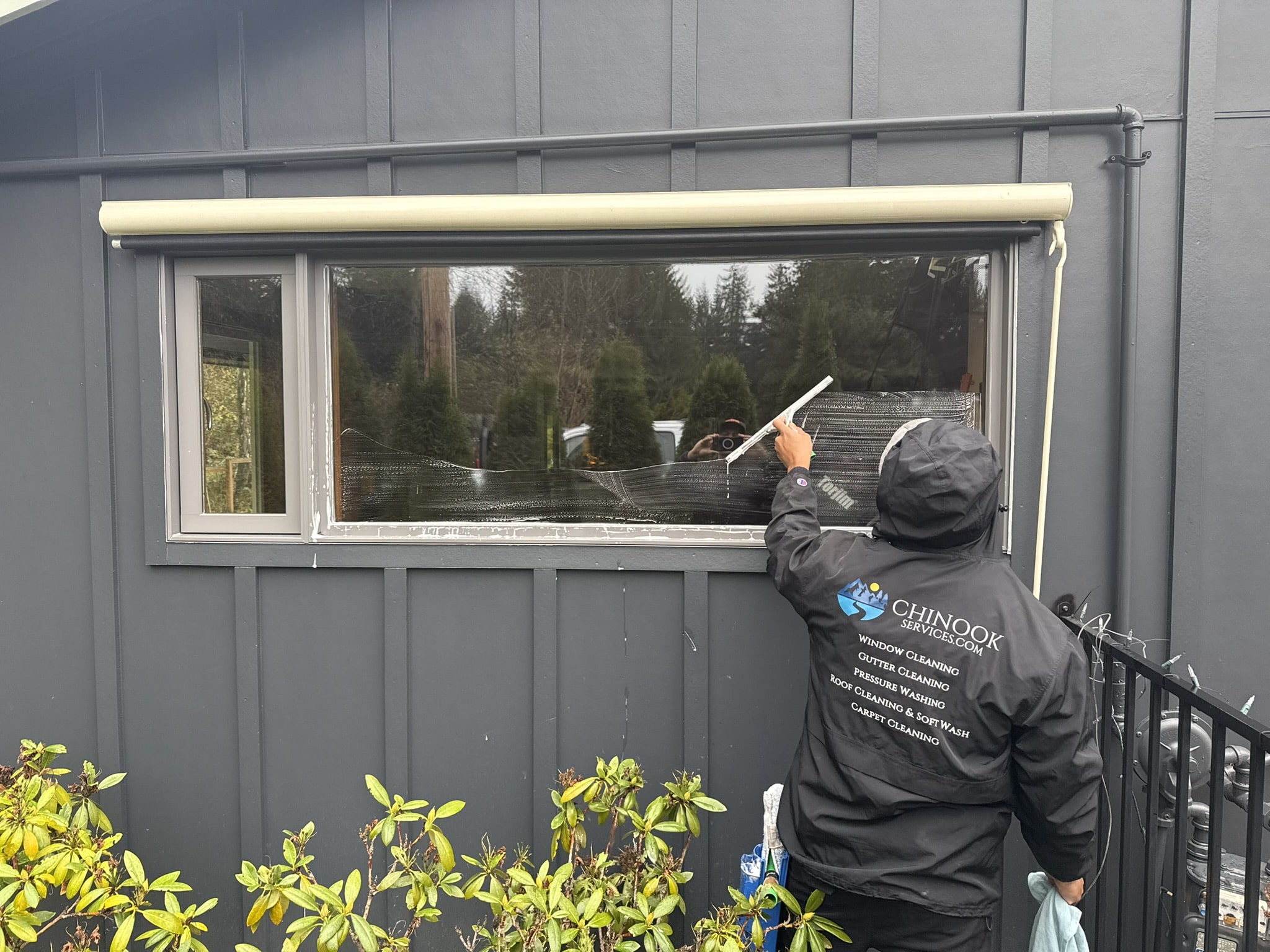 Cleaning homes exterior windows in Lake Stevens WA