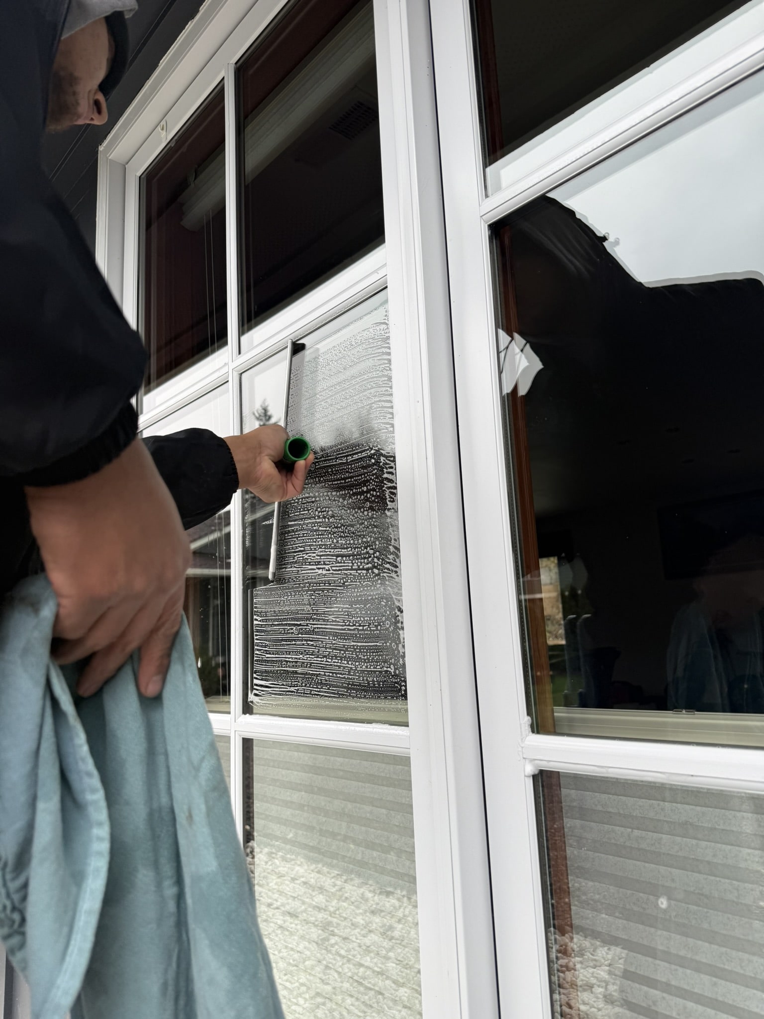 Cleaning windows Lake Stevens, WA