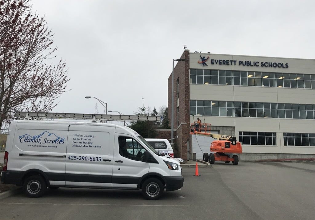 Cleaning Service Roof Gutter Window Pressure Washing